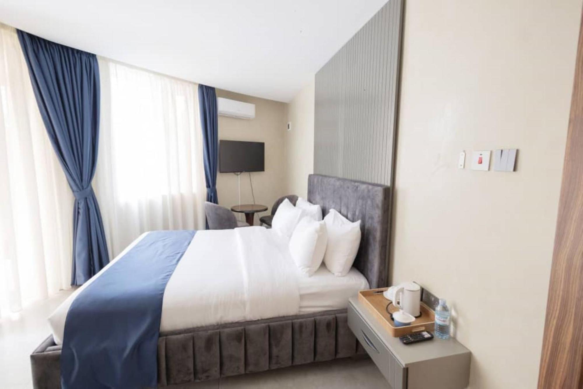 Grik Hotel - Entebbe Eksteriør billede