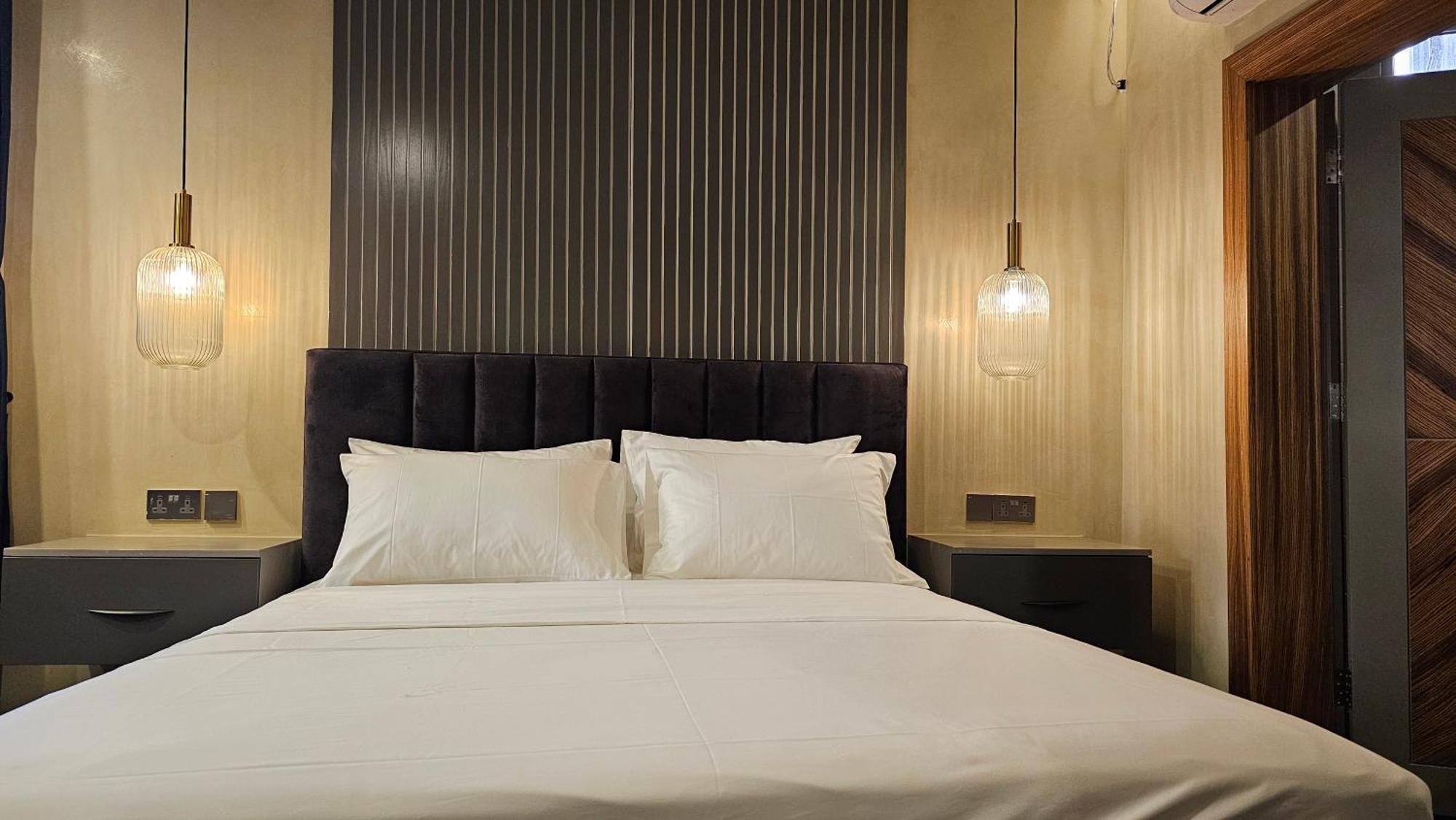 Grik Hotel - Entebbe Eksteriør billede